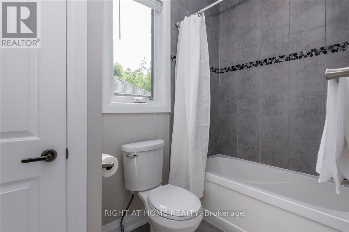 8 LLOYD COOK DRIVE W - Image 32