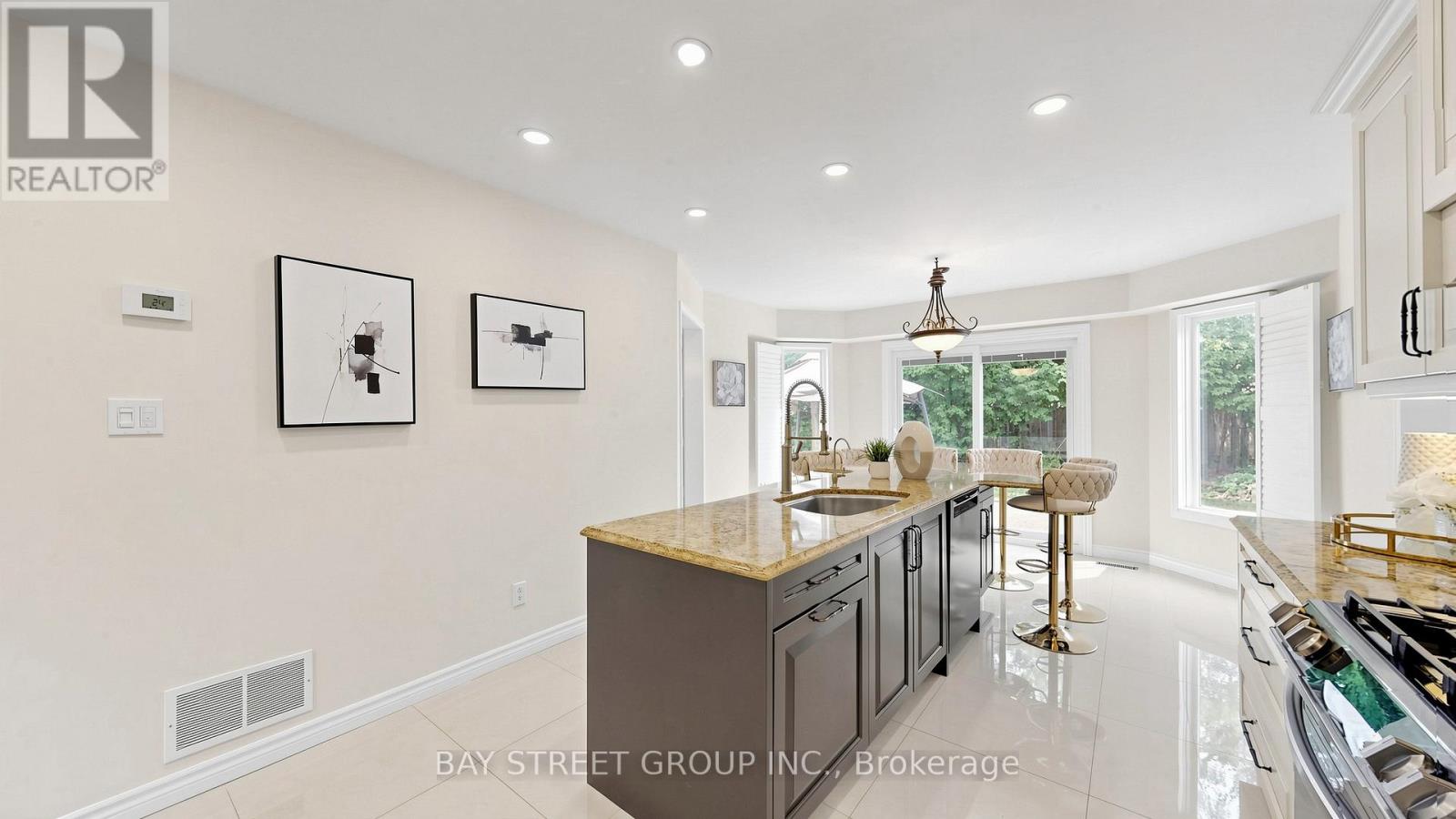 26 KEW GARDENS - 9
