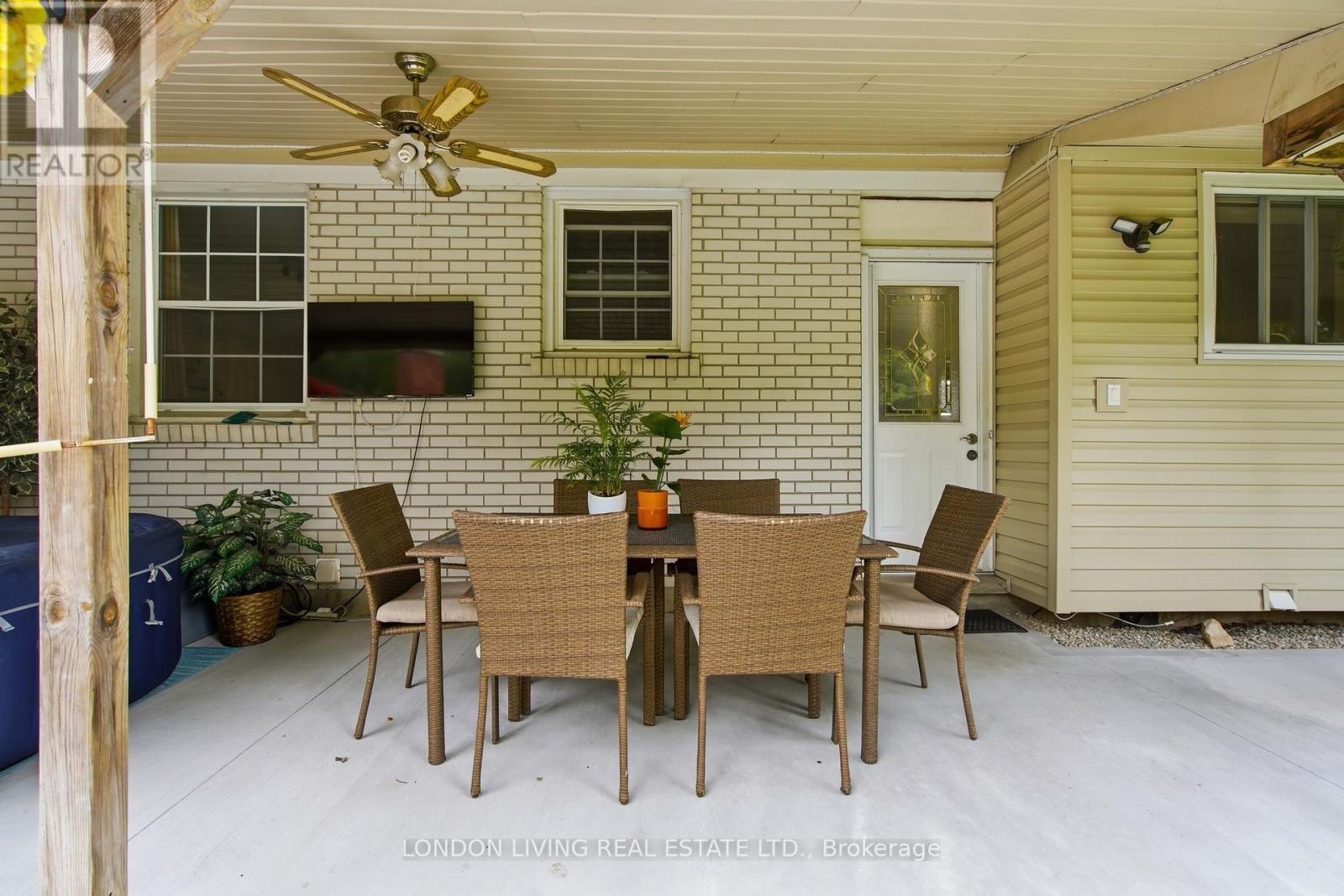 1400 STONEYBROOK CRESCENT - 37