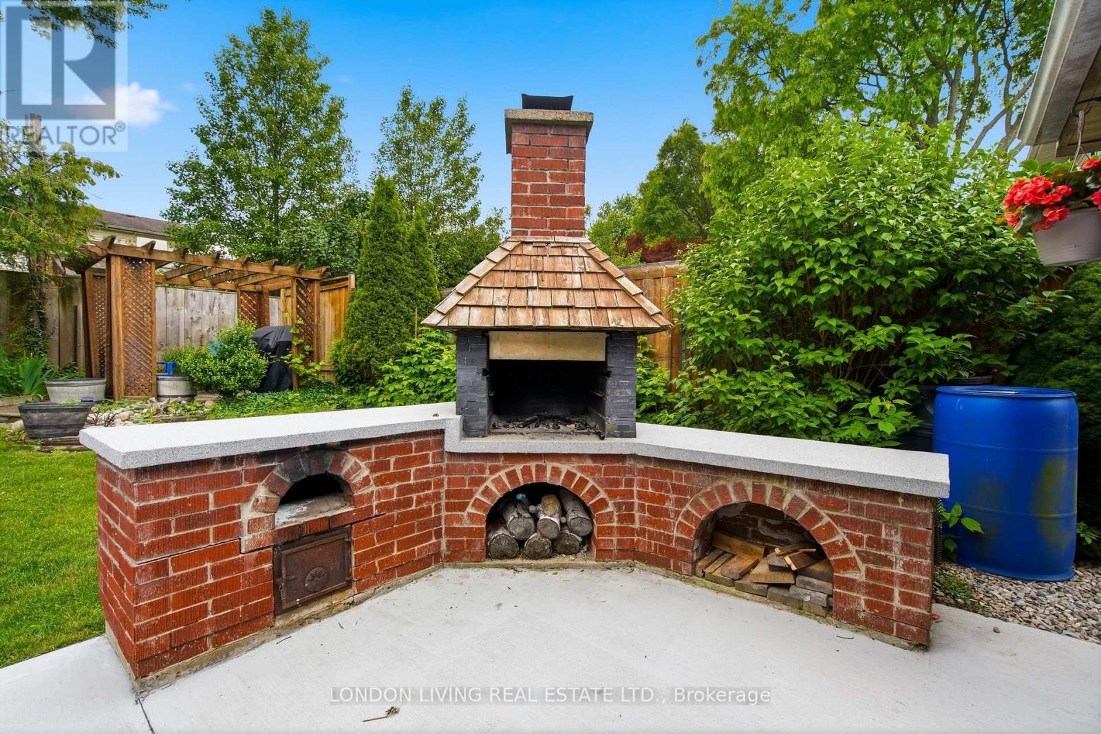 1400 STONEYBROOK CRESCENT - 39