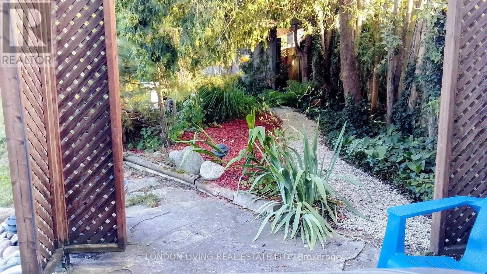 1400 STONEYBROOK CRESCENT - 44
