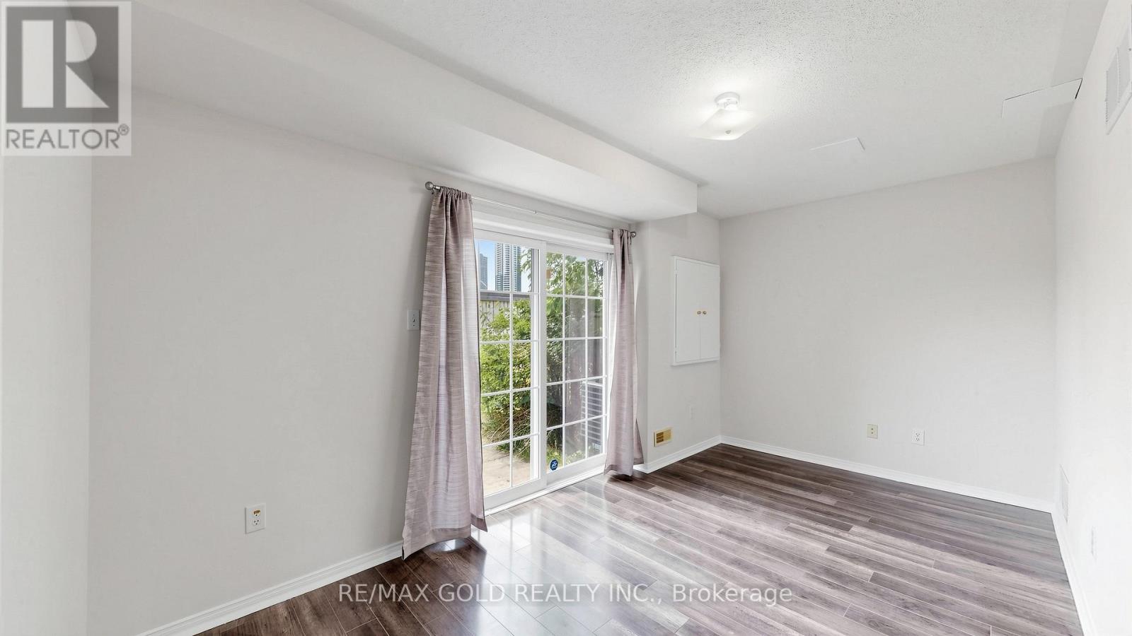 #182 4950 ALBINA WAY - 17
