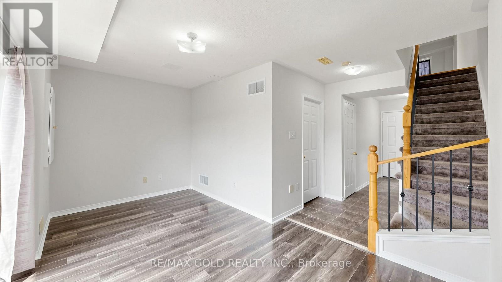 #182 4950 ALBINA WAY - 19