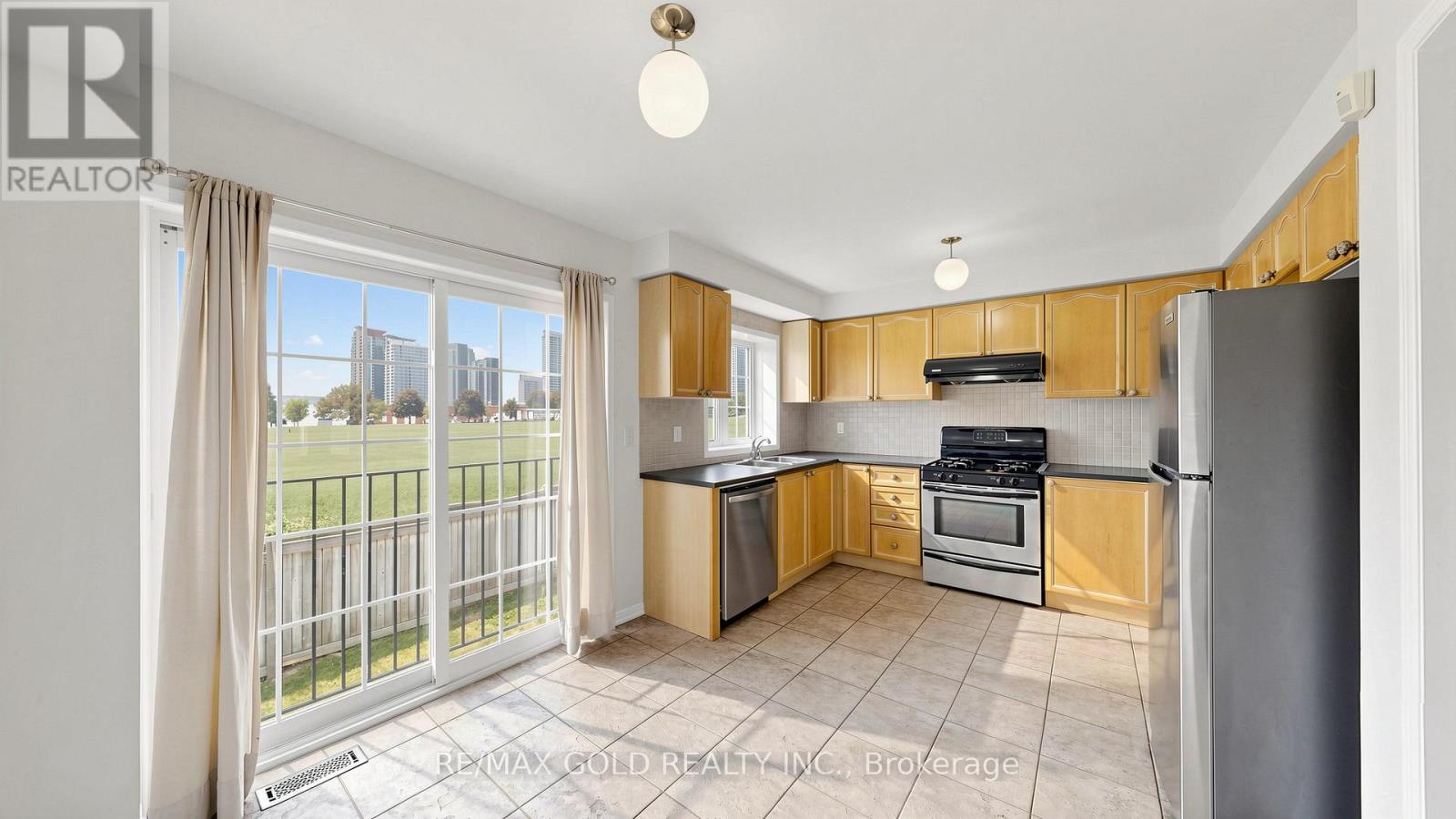#182 4950 ALBINA WAY - 23