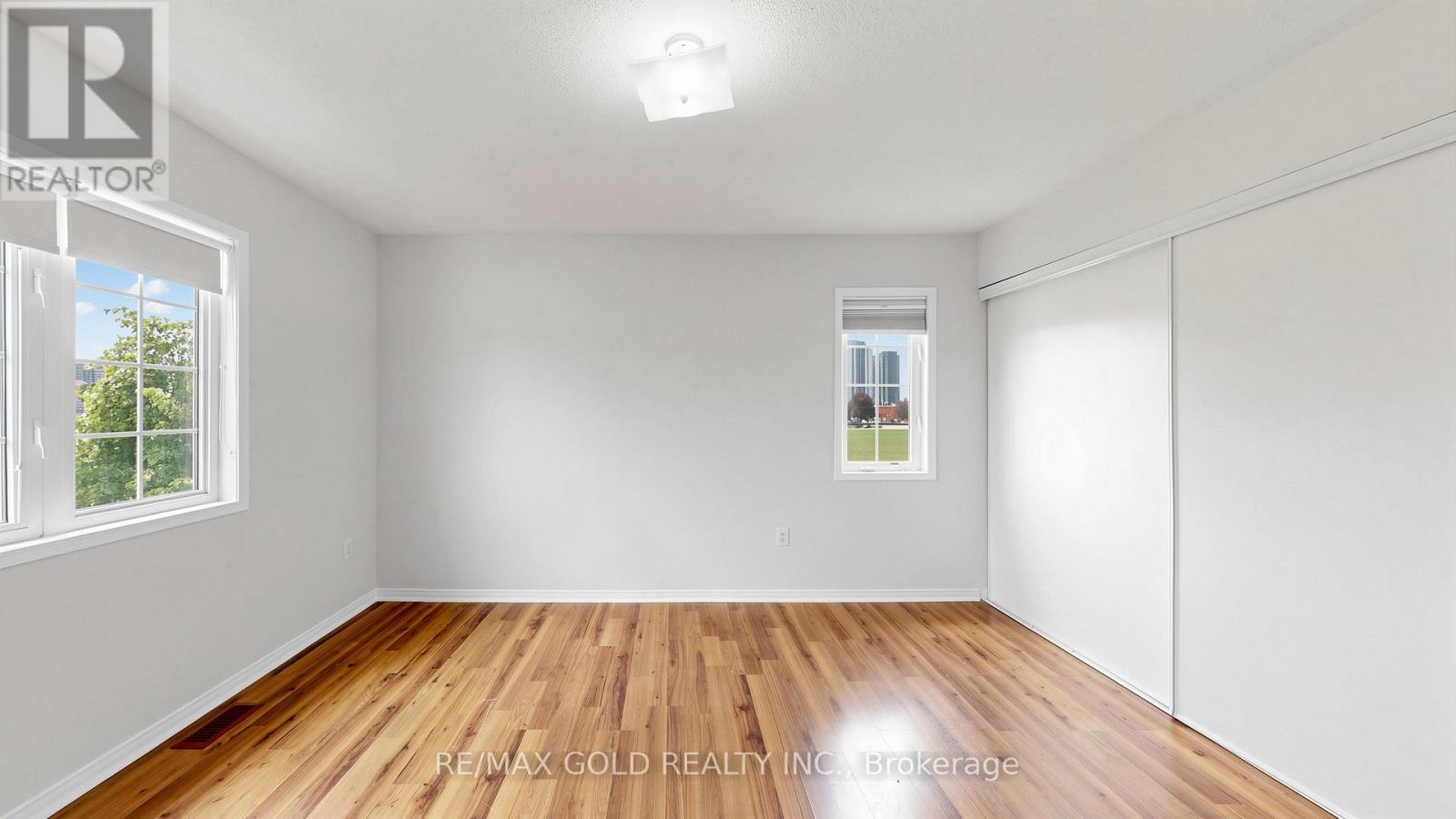 #182 4950 ALBINA WAY - 32