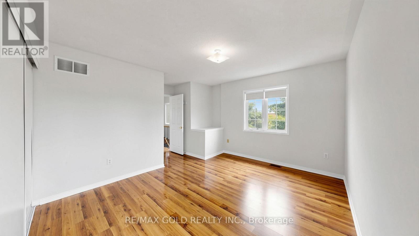 #182 4950 ALBINA WAY - 33
