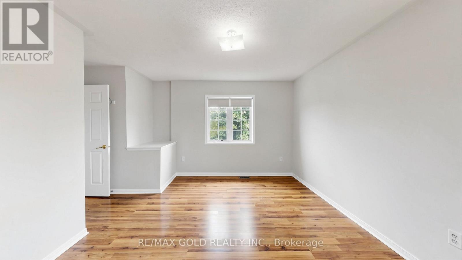 #182 4950 ALBINA WAY - 34