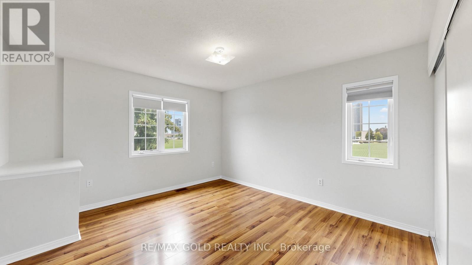 #182 4950 ALBINA WAY - 35