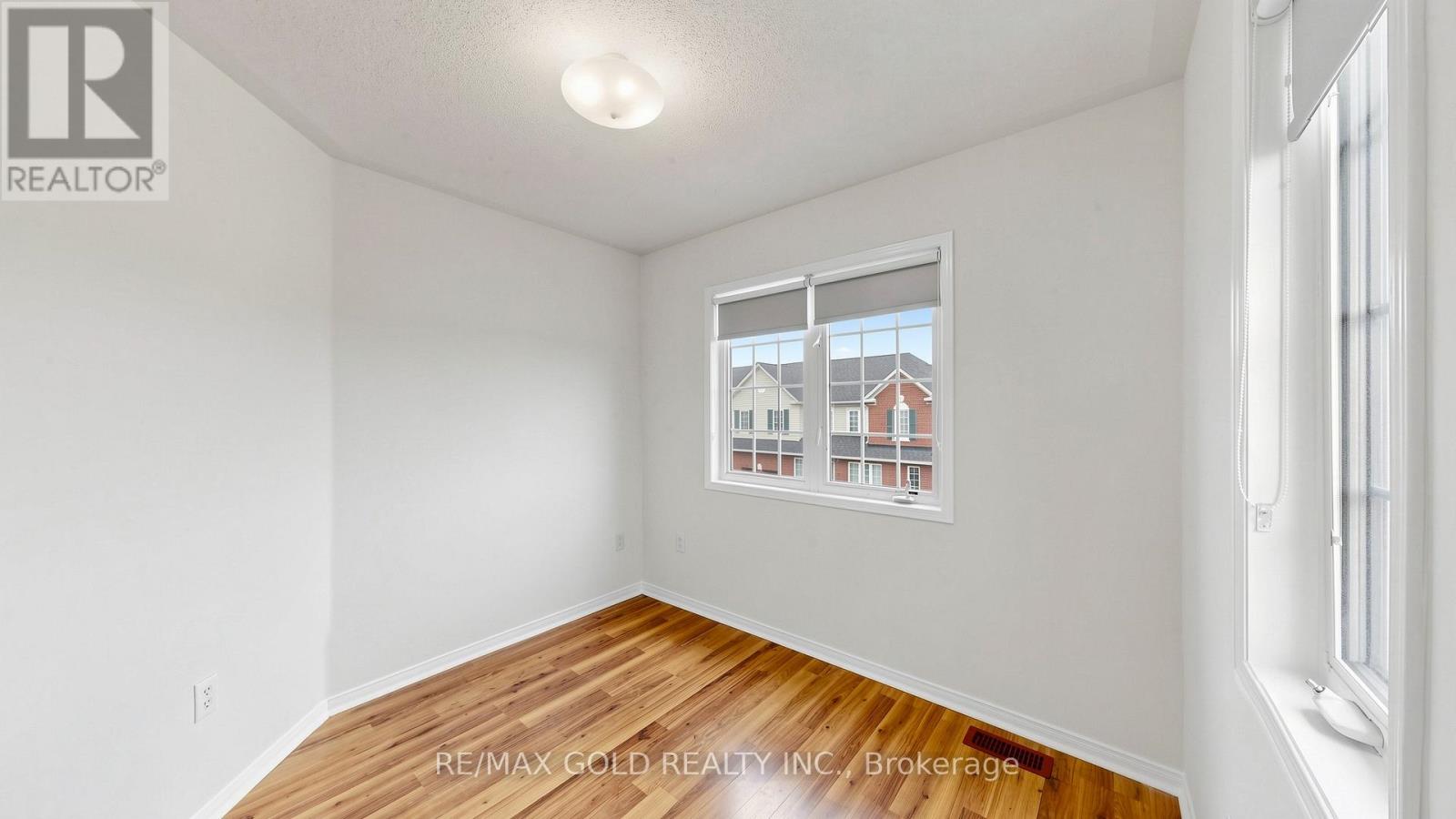 #182 4950 ALBINA WAY - 36