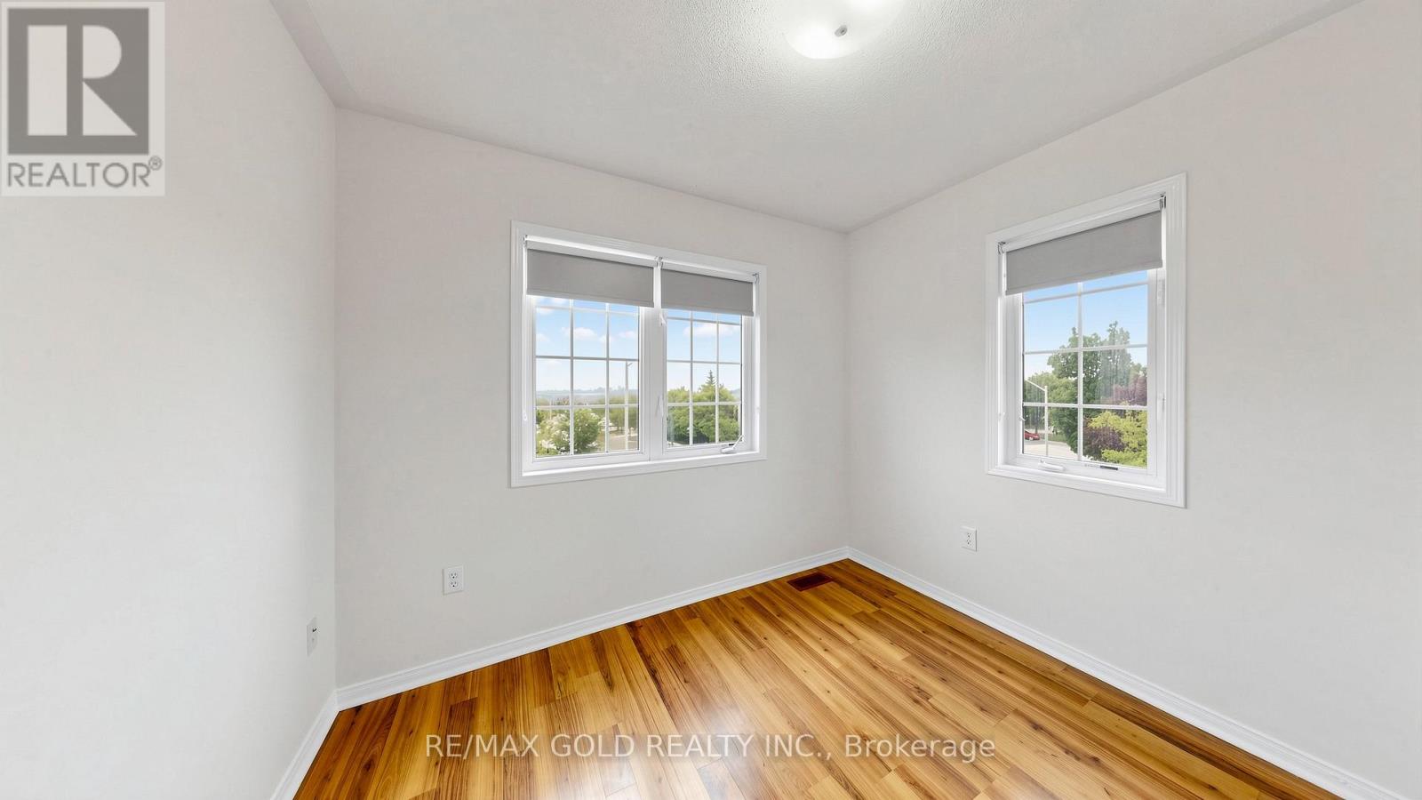 #182 4950 ALBINA WAY - 37