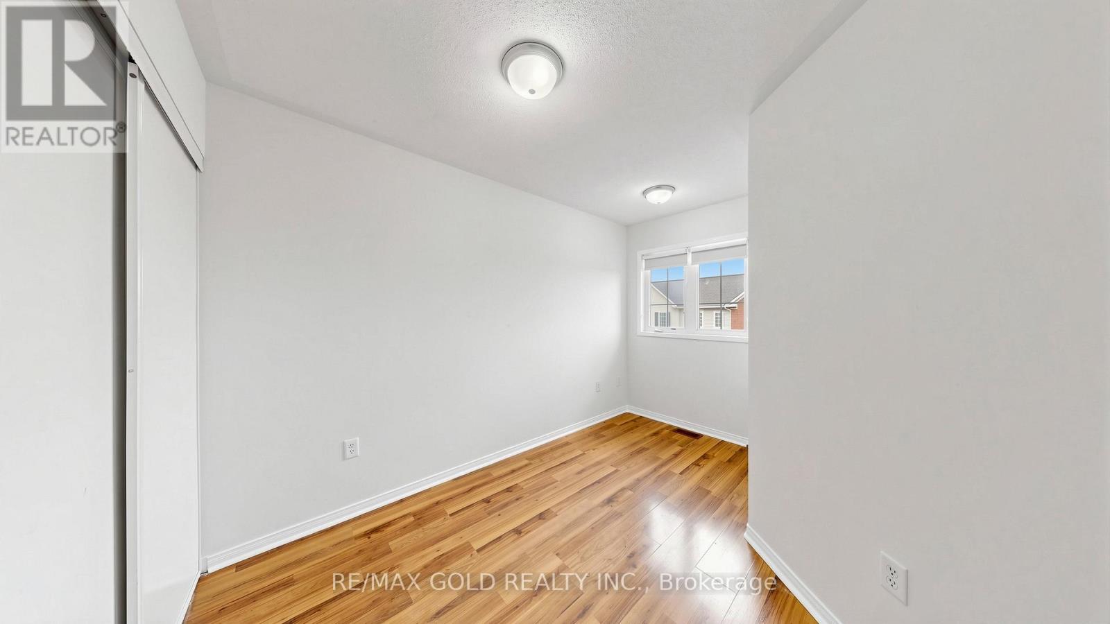 #182 4950 ALBINA WAY - 40