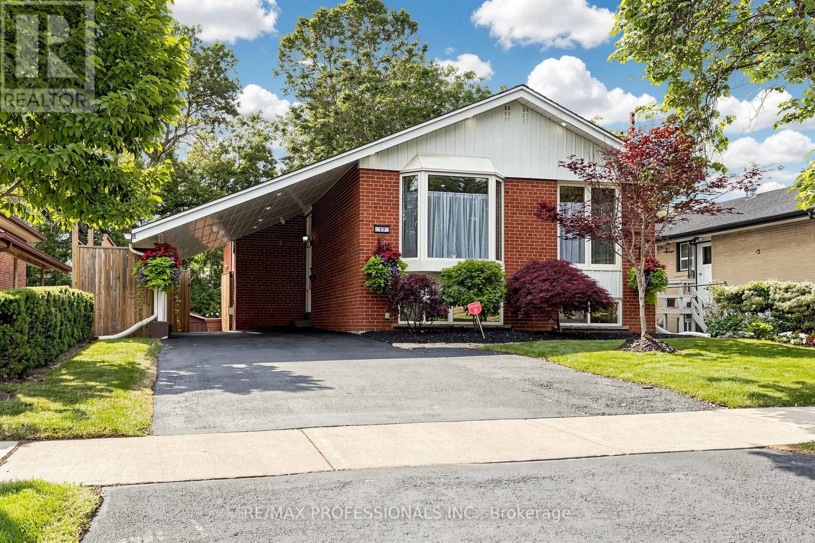 17 BARWELL CRESCENT - 1