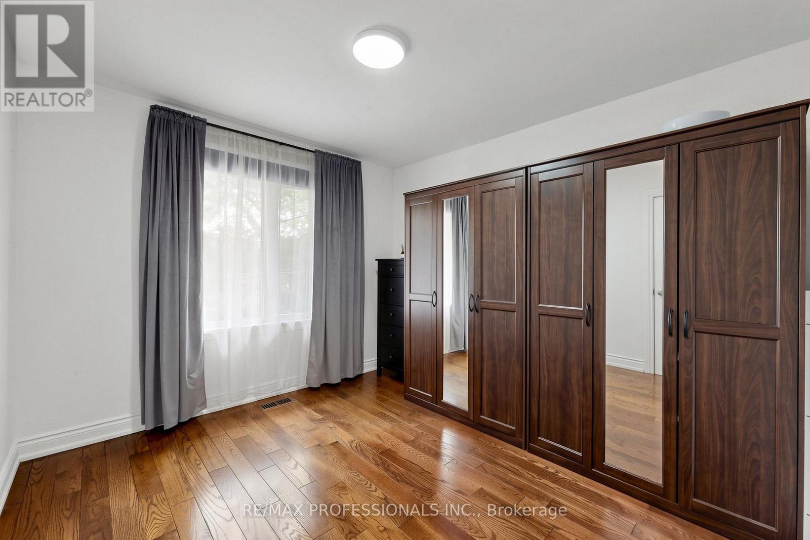 17 BARWELL CRESCENT - 11