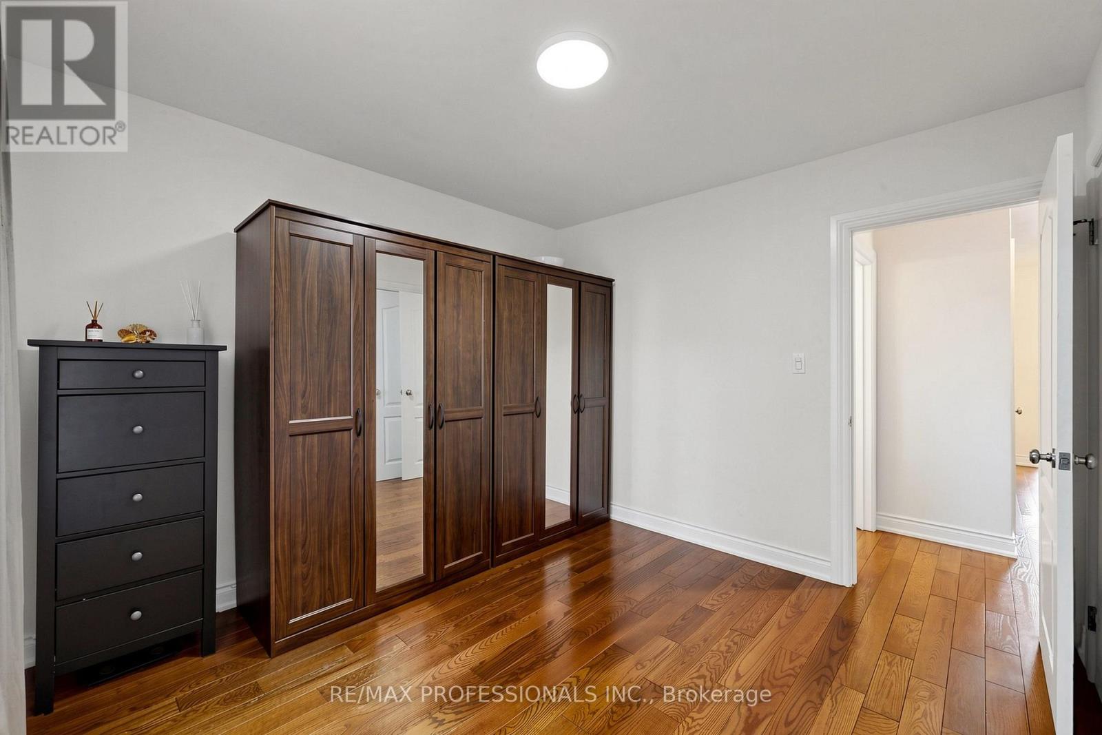 17 BARWELL CRESCENT - 12