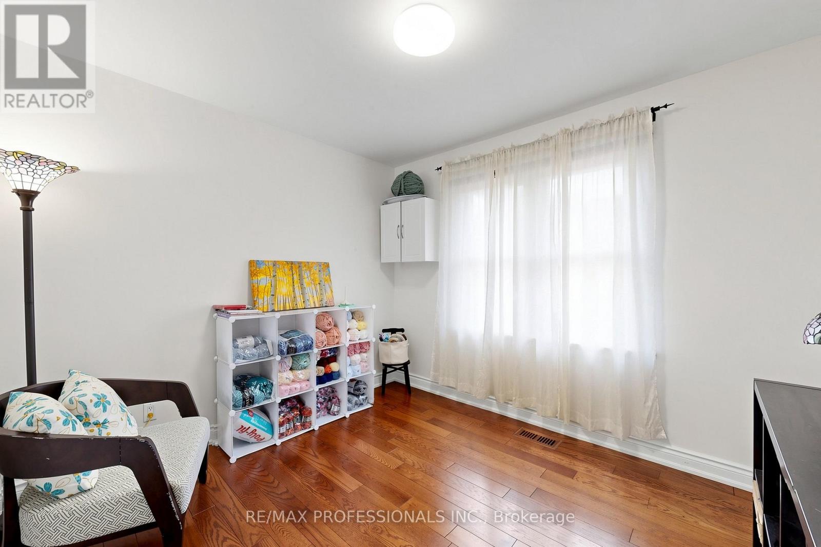 17 BARWELL CRESCENT - 13