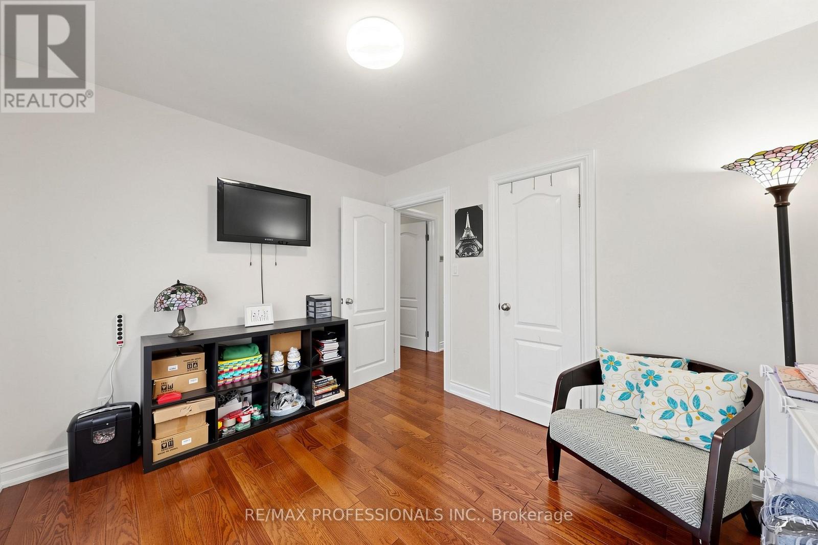 17 BARWELL CRESCENT - 15