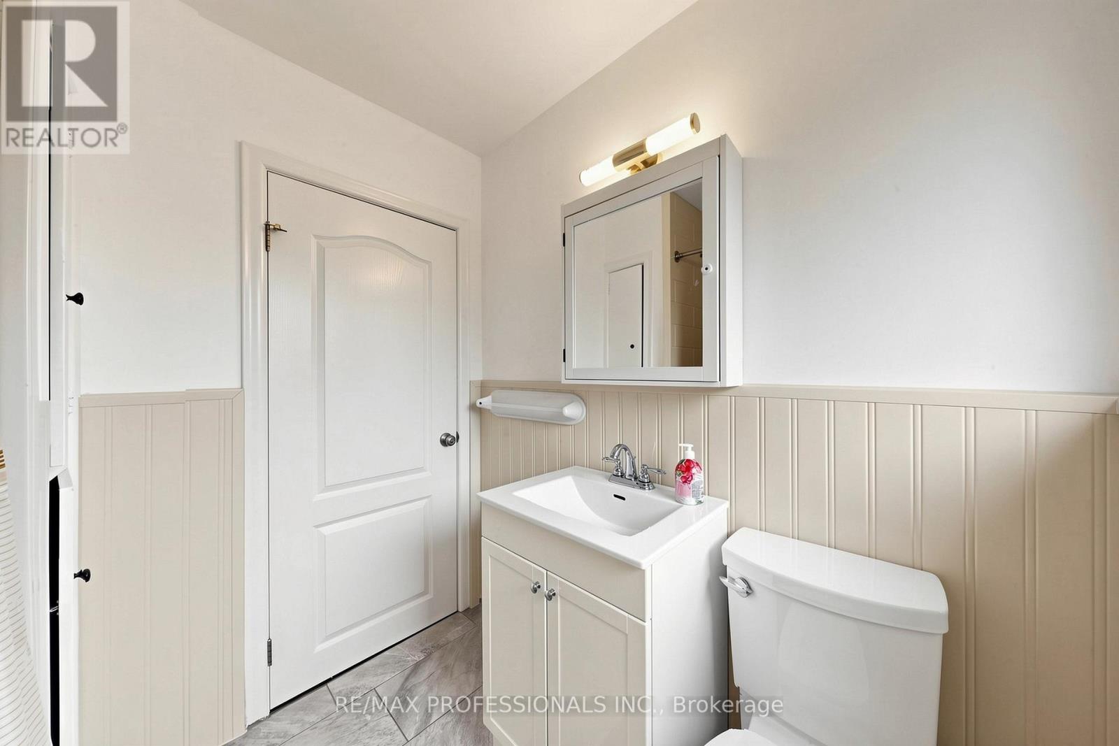 17 BARWELL CRESCENT - 17