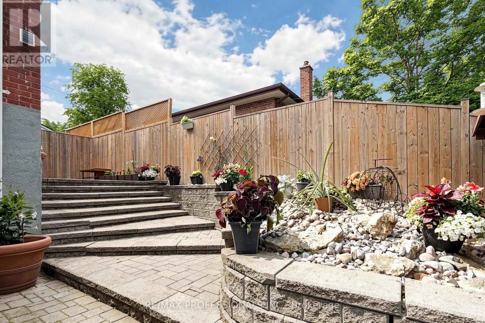 17 BARWELL CRESCENT - 30
