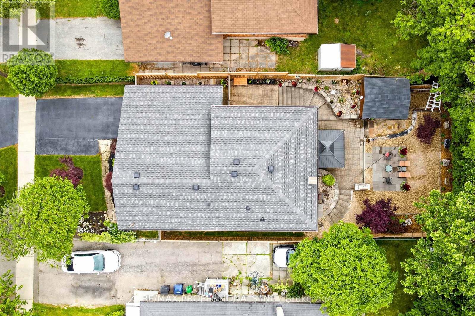 17 BARWELL CRESCENT - 32