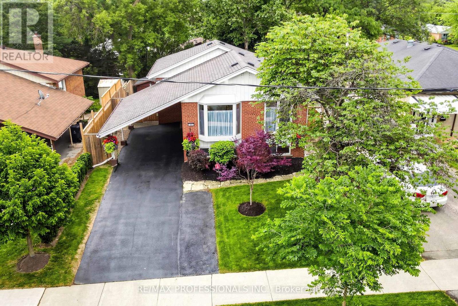 17 BARWELL CRESCENT - 33