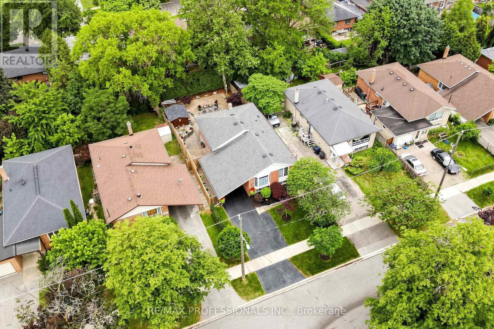 17 BARWELL CRESCENT - 34