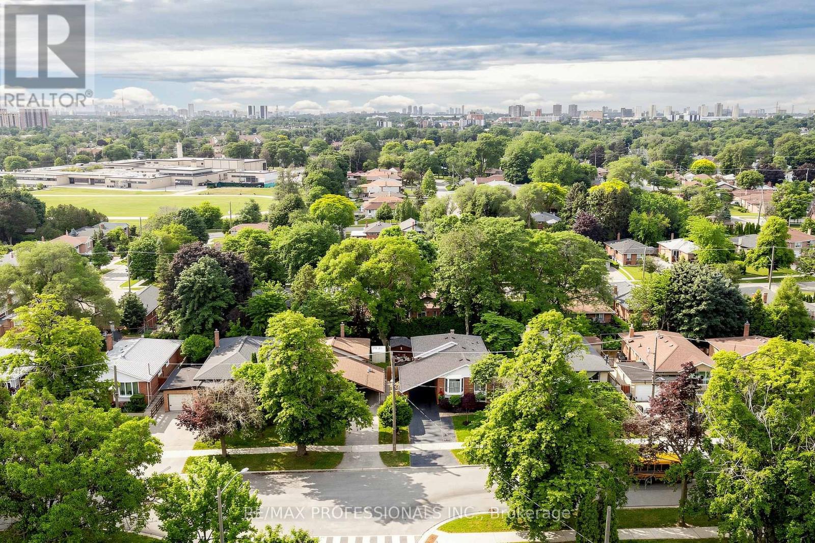 17 BARWELL CRESCENT - 35