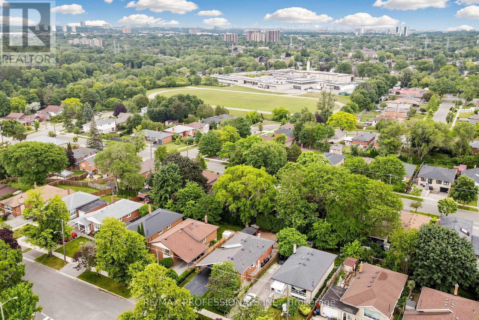17 BARWELL CRESCENT - 36