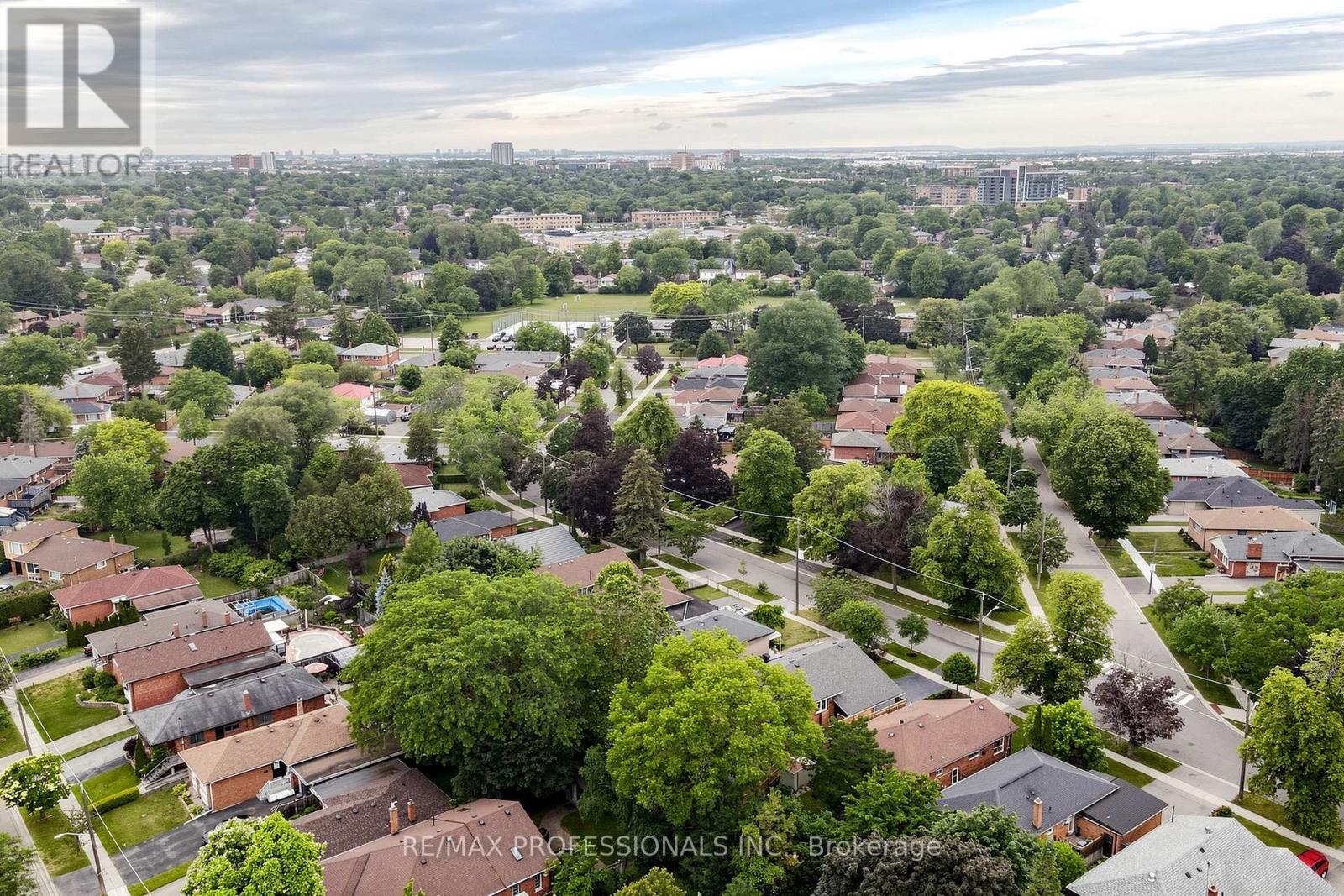 17 BARWELL CRESCENT - 37