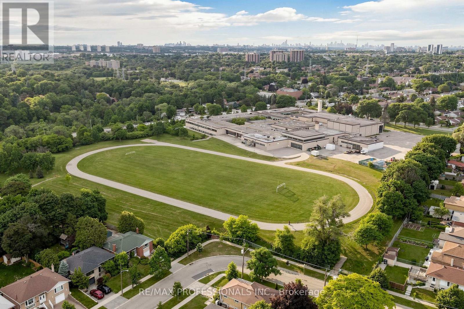 17 BARWELL CRESCENT - 38