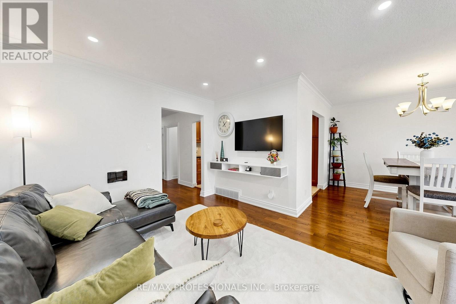 17 BARWELL CRESCENT - 4