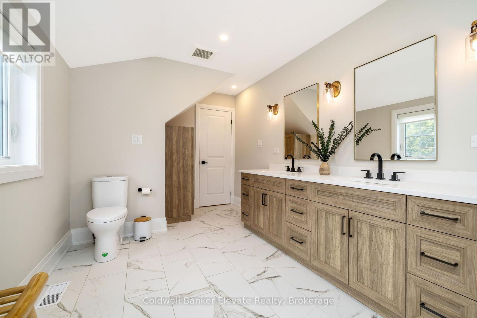 244 BELL STREET - Image 32