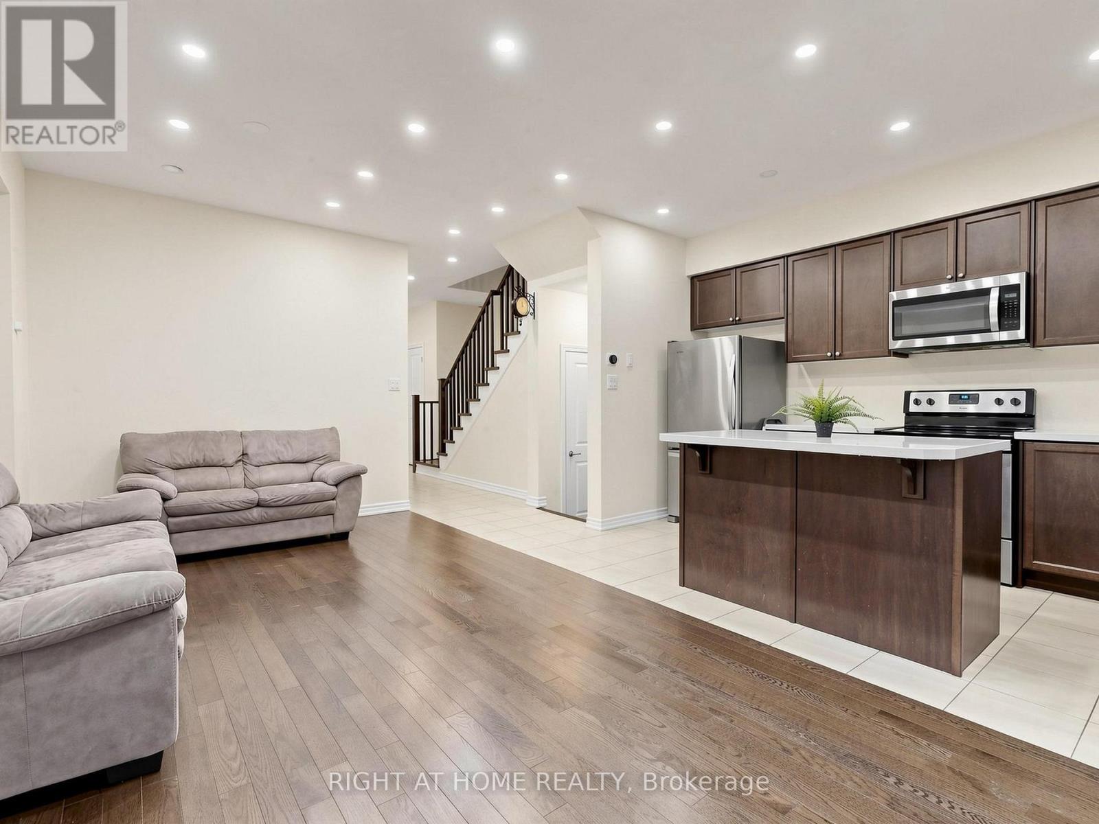 124 MOSAIC DRIVE - 12