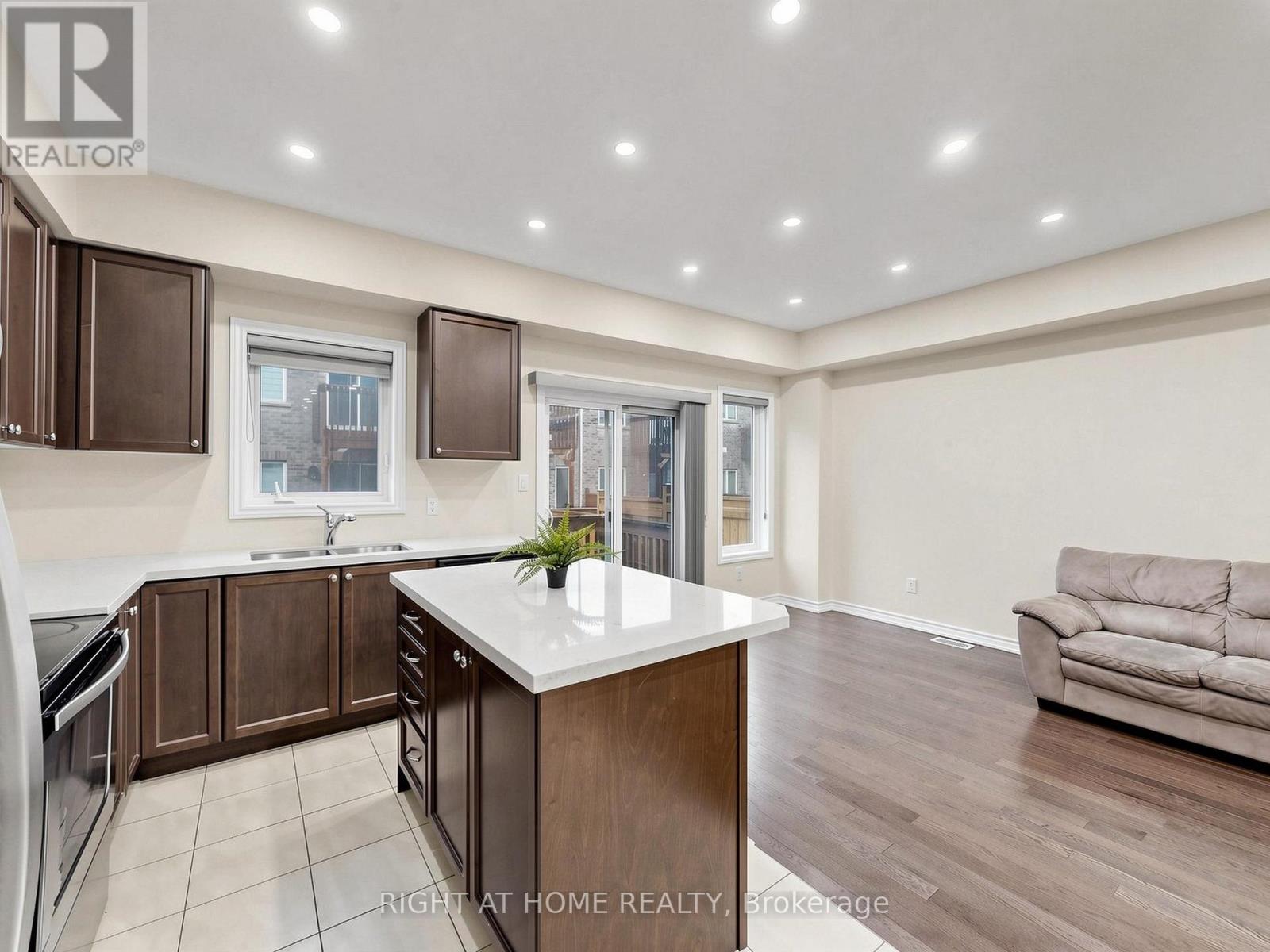 124 MOSAIC DRIVE - 15