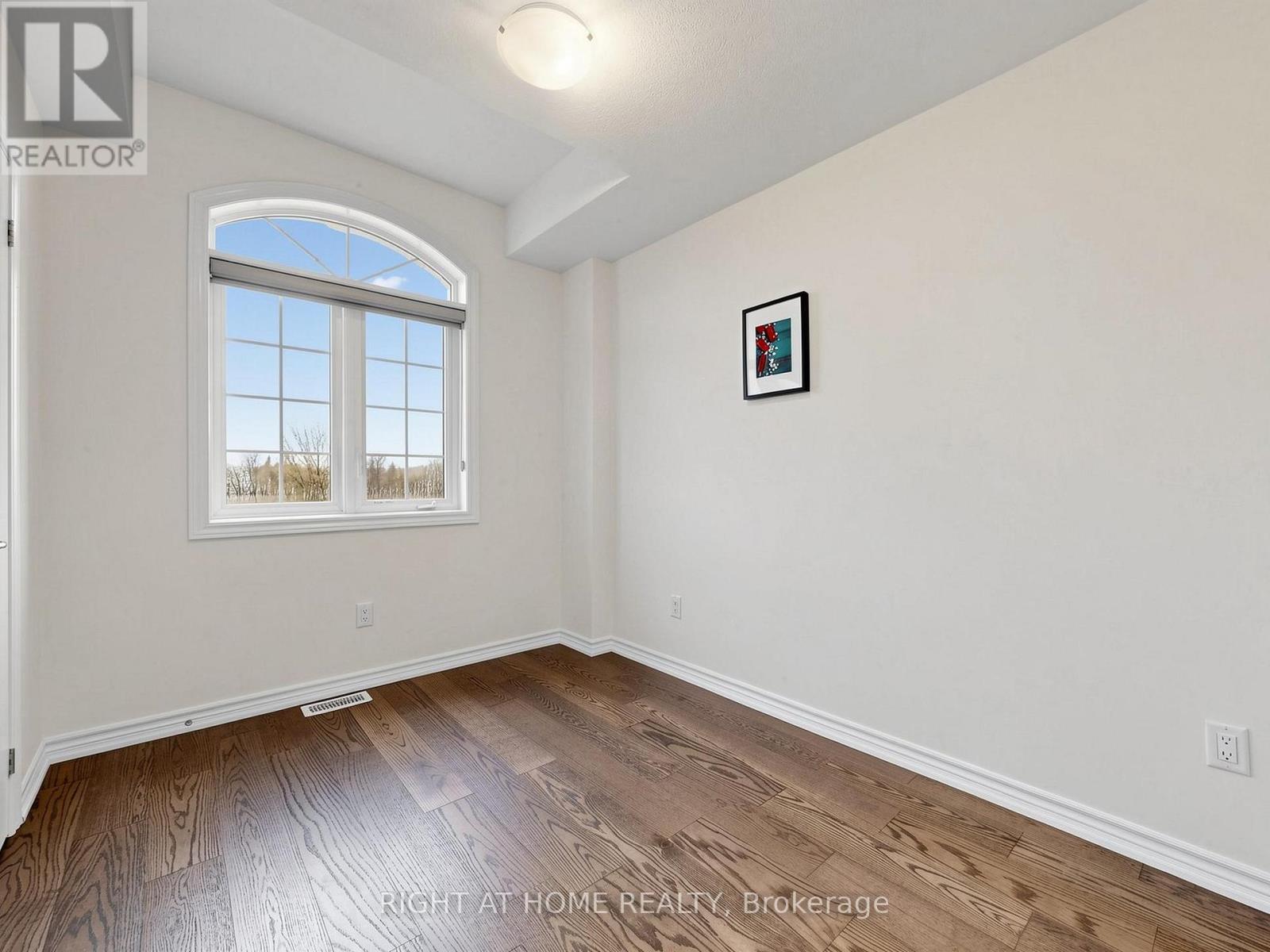 124 MOSAIC DRIVE - 28