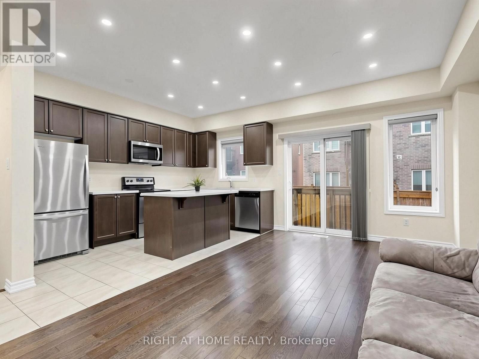 124 MOSAIC DRIVE - 8