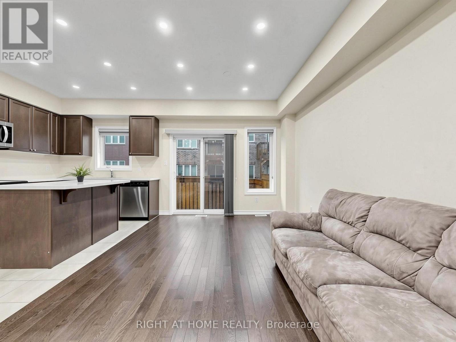 124 MOSAIC DRIVE - 9