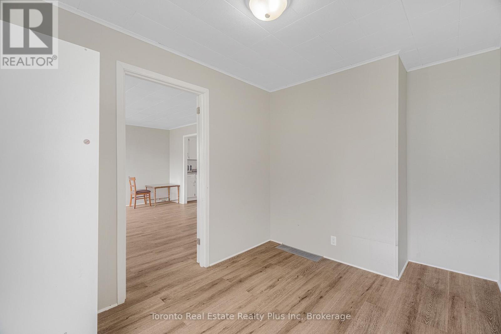 6183 SKINNER STREET - 7