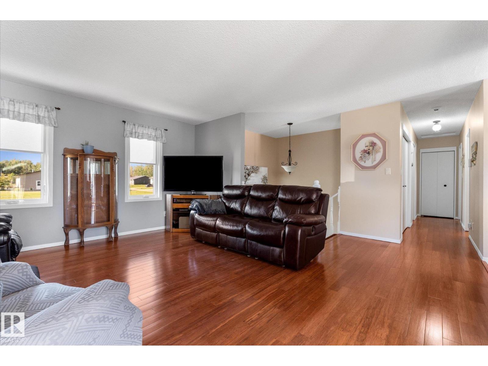 38 Woodbend CR — photo 15