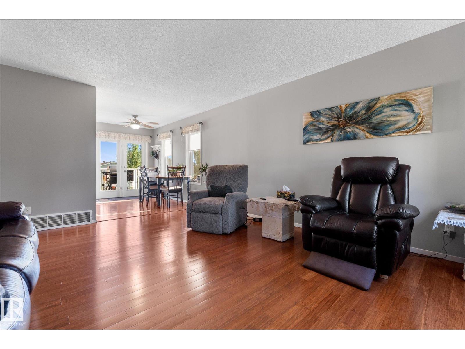 38 Woodbend CR — photo 17