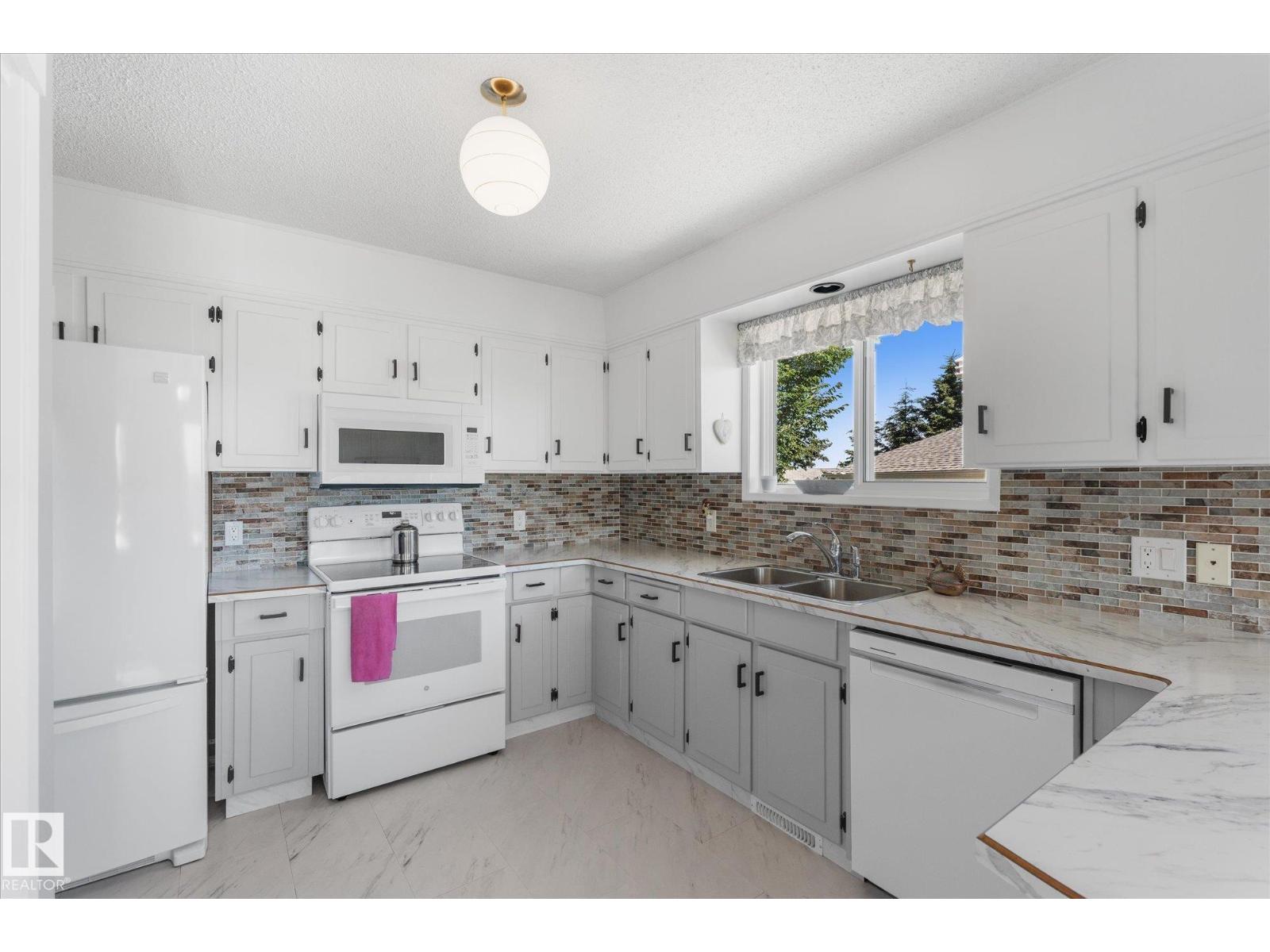 38 Woodbend CR — photo 20