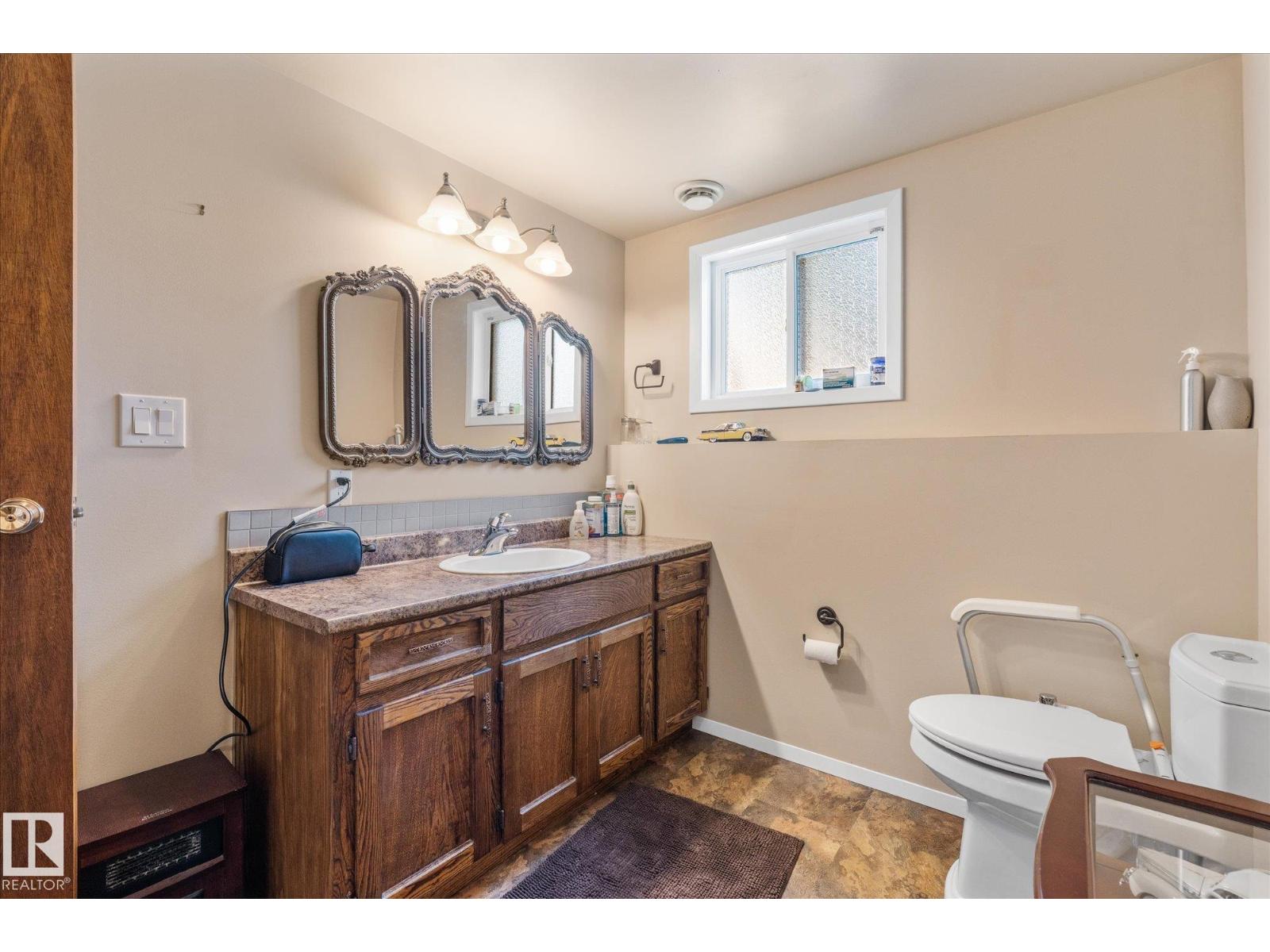 38 Woodbend CR — photo 41