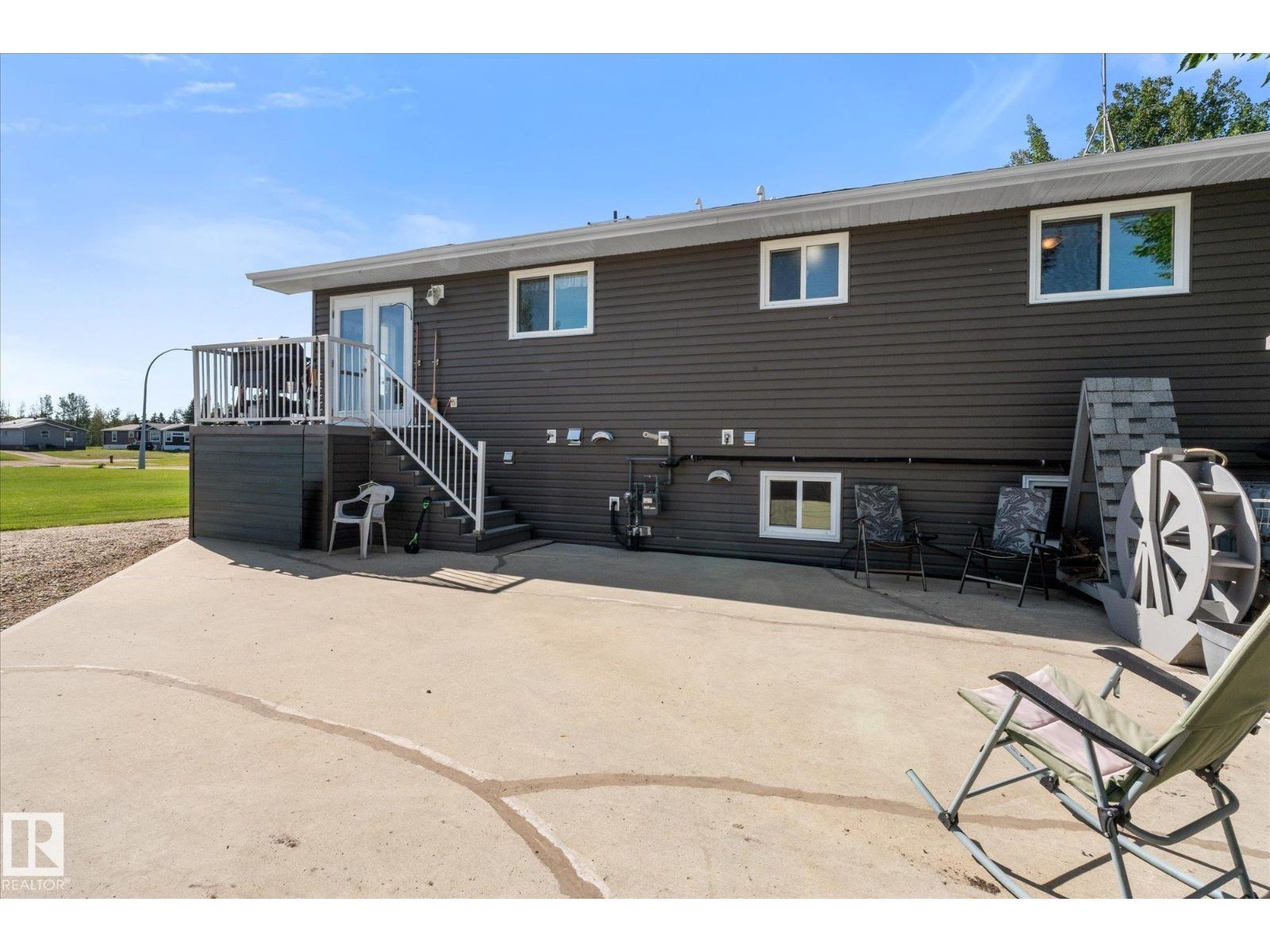 38 Woodbend CR — photo 47