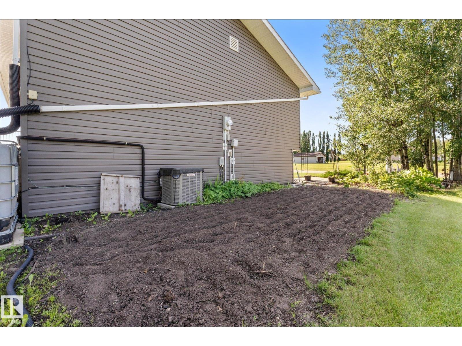 38 Woodbend CR — photo 49