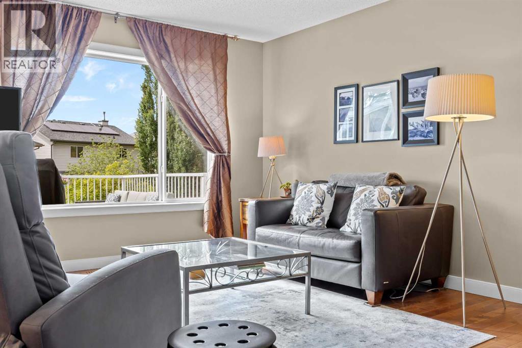 Morning coffee, afternoon light, and a front-row seat to every season — this room makes the everyday feel a little slower, in the best way