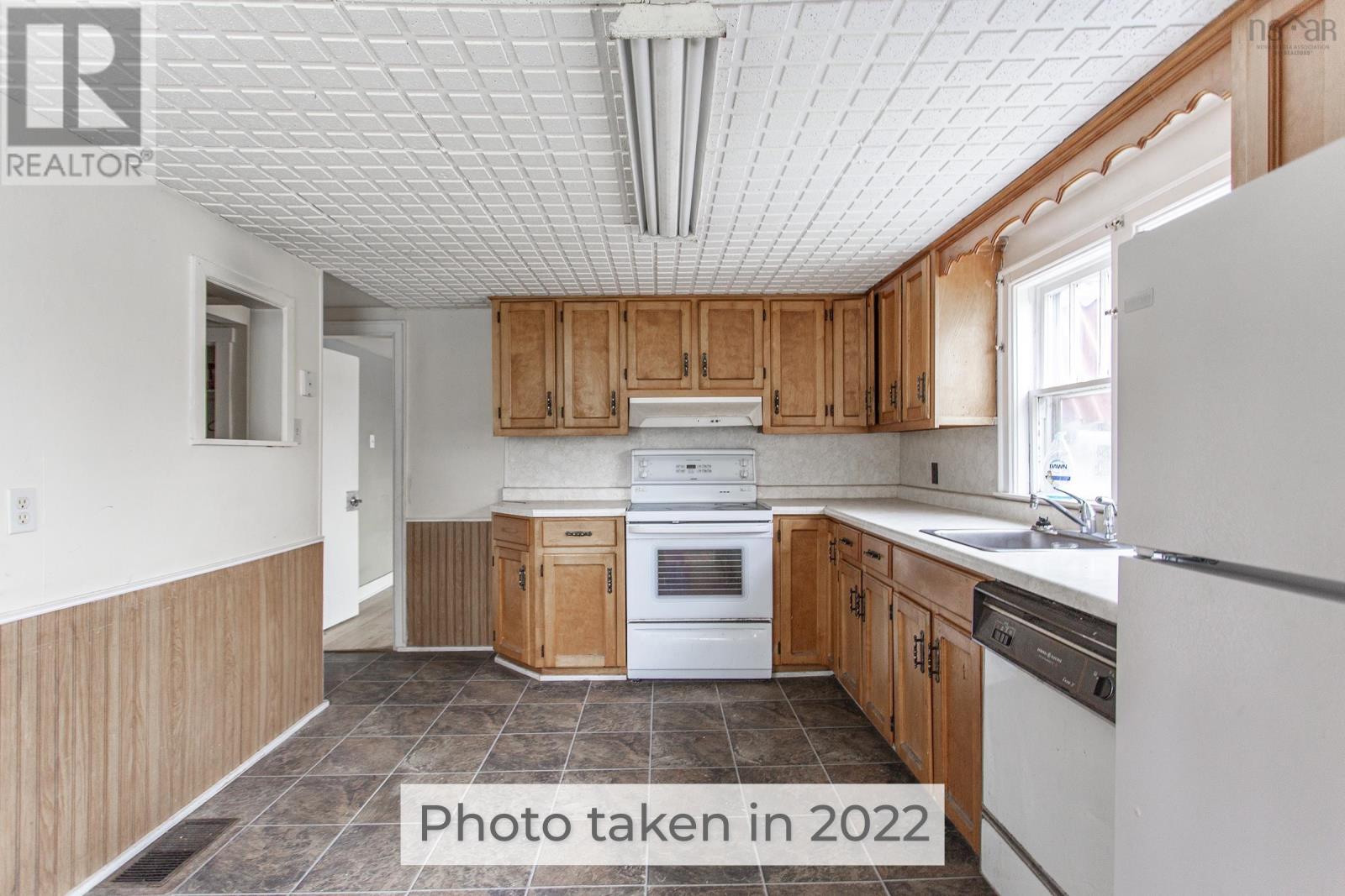 14525 Highway 1 - 12