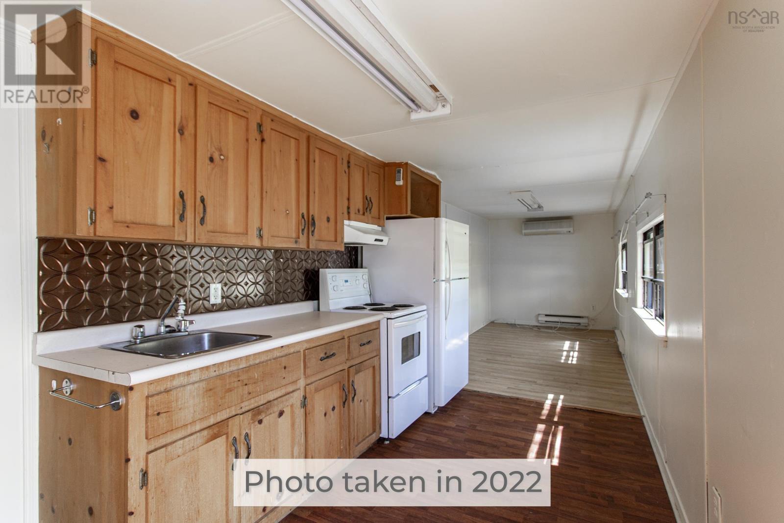 14525 Highway 1 - 14