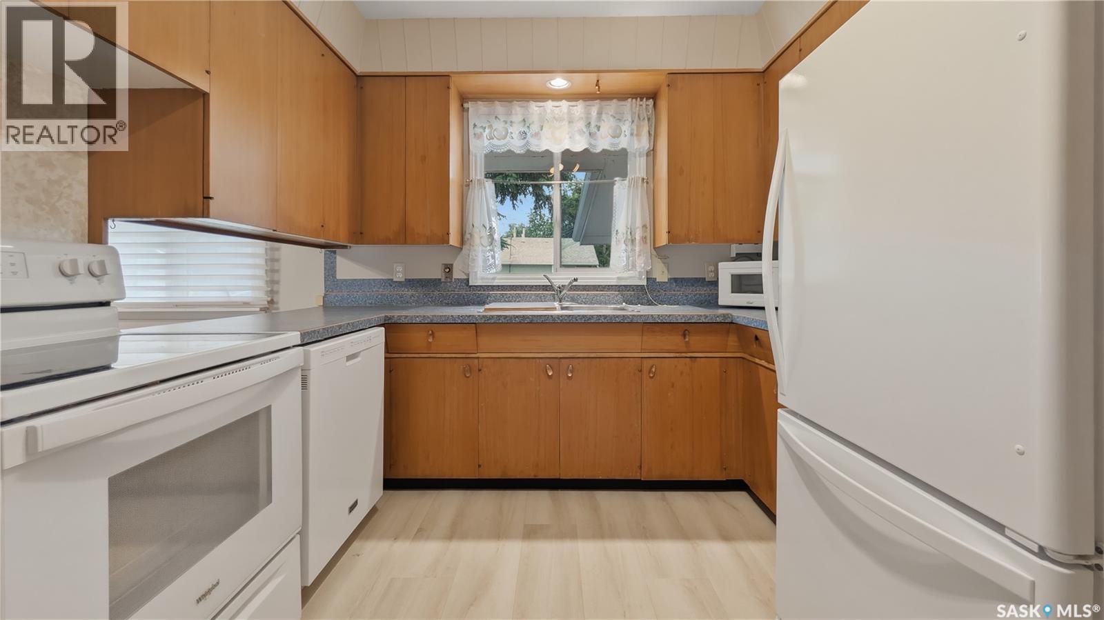 707 Markland STREET — photo 18