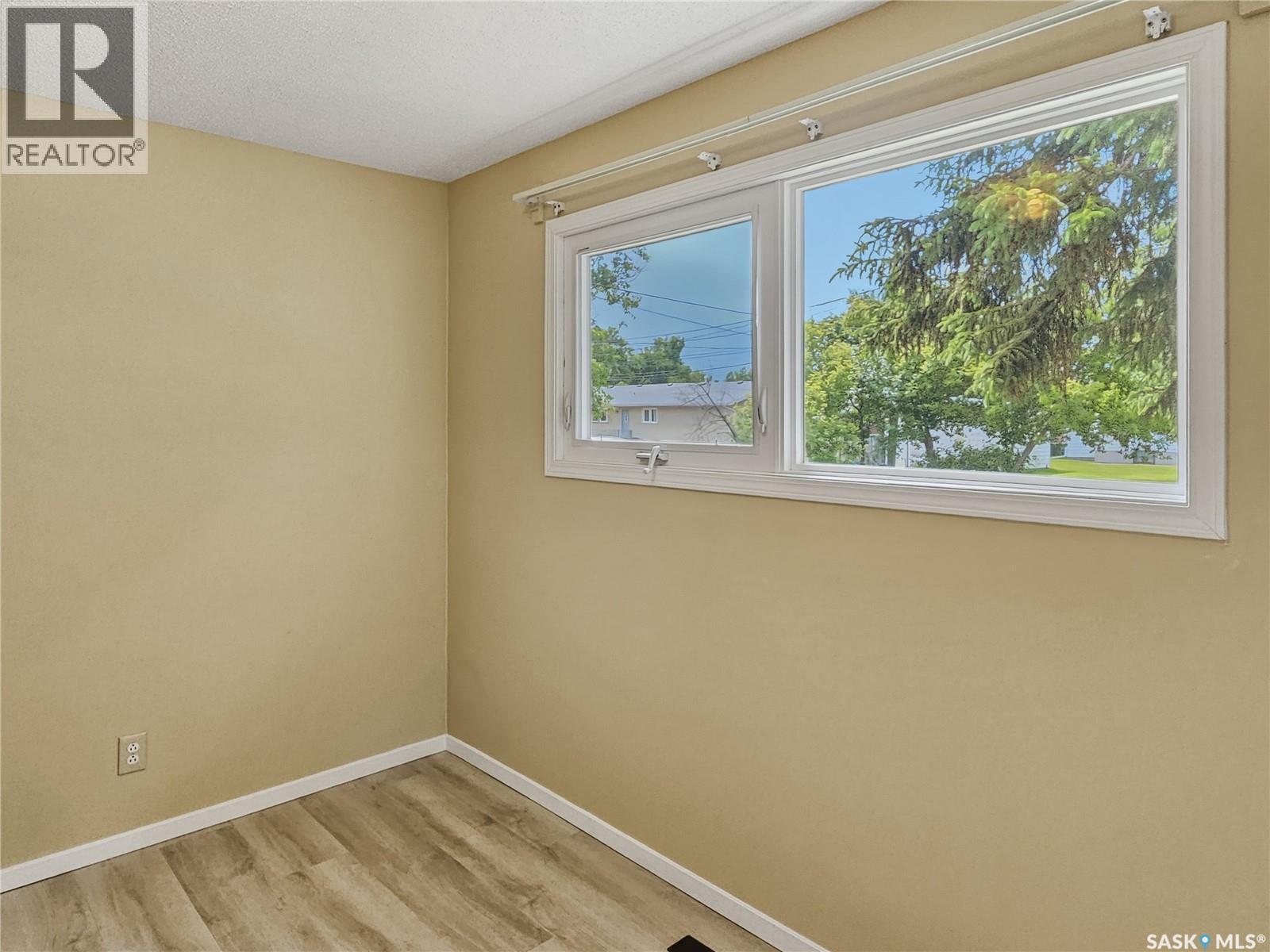 707 Markland STREET — photo 34