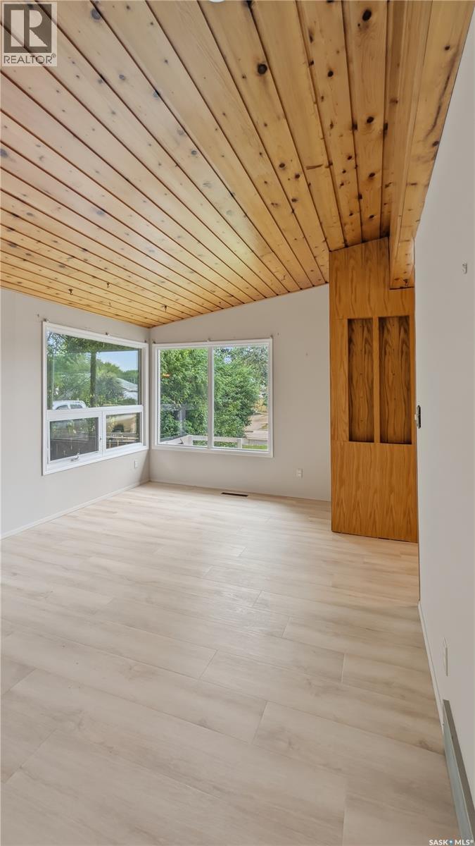 707 Markland STREET — photo 8