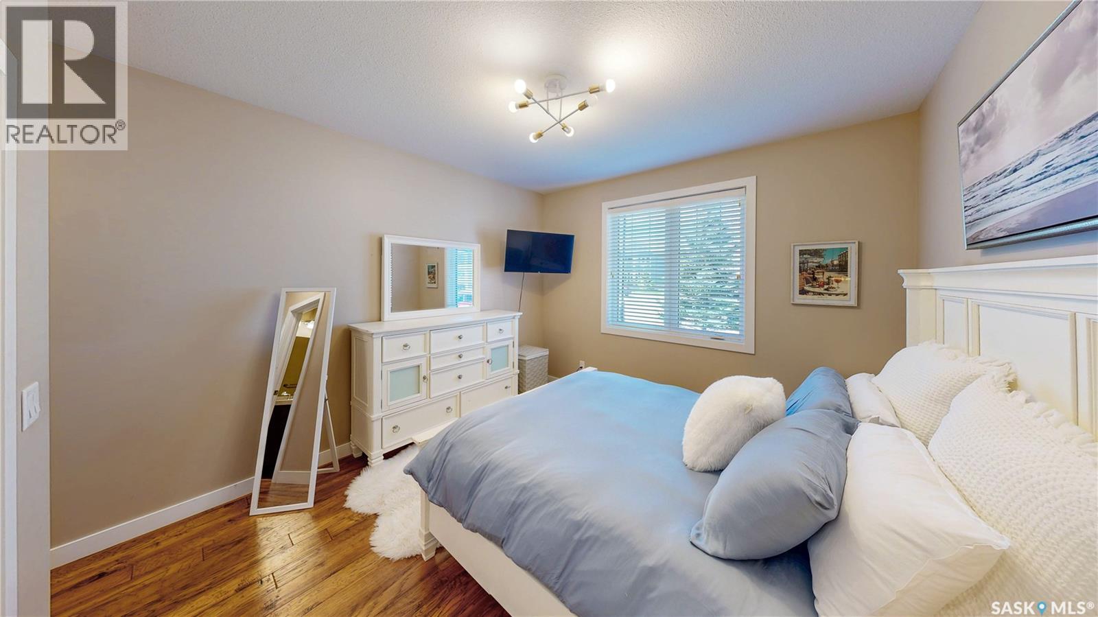 #4241 Green Apple DRIVE - 20